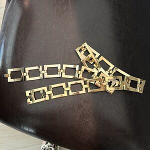 Square metal link belt